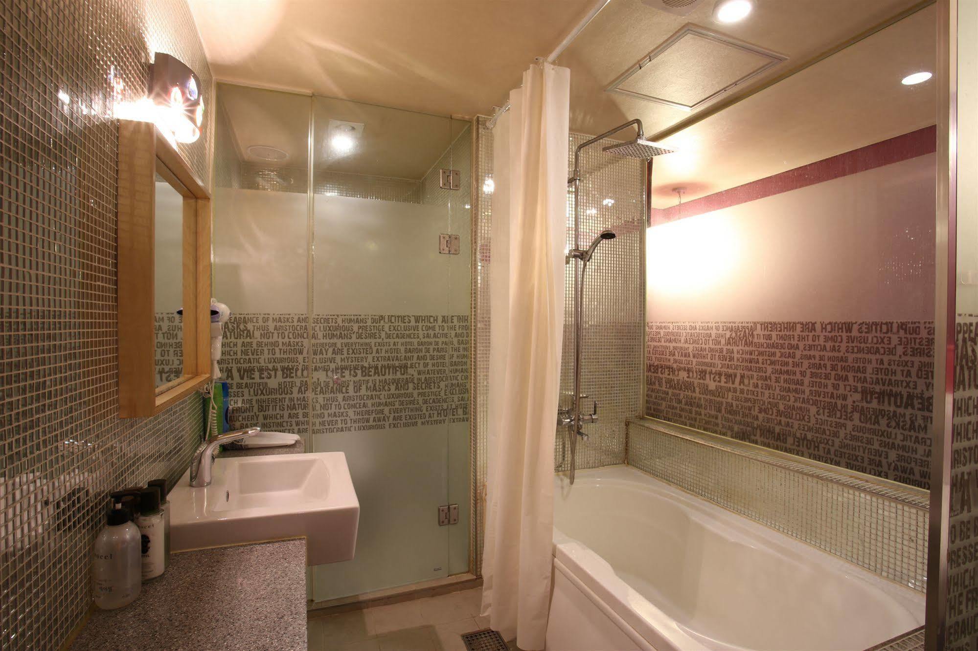 Motel Baron De Paris à Séoul Extérieur photo