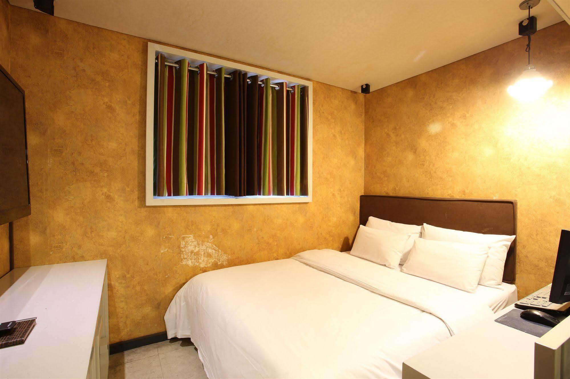 Motel Baron De Paris à Séoul Extérieur photo
